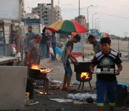 بائعين الذرة على شاطى بحر غزة ‫(1)‬ ‫‬