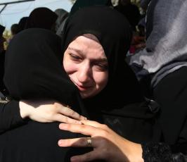  جثمان الشهيد حذيفة سليمان الى مثواه الاخير ‫(29942157)‬ ‫‬