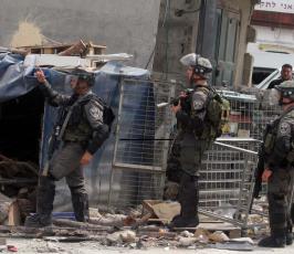 خاص فلسطين اليوم..الاحتلال يقمع "مسيرة يوم الارض" في قلنديا
