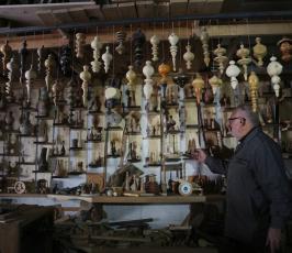 منحوتات خشبية  ‫(38076929)‬ ‫‬