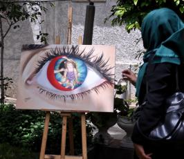 بالصورمعرض فني للرسم نظمه الصليب الأحمر بغزة عن احترام المهام الطبية  ‫(220537796)‬ ‫‬