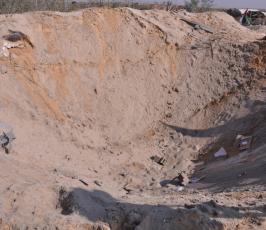 بالصور آثار القصف الصهيوني على مناطق متفرقة في قطاع غزة الليلة