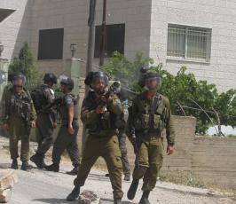 خاص فلسطين اليوم..قوات الاحتلال تقمع مسيرة كفر قدوم المنددة بالاستيطان