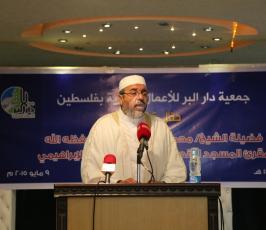 بالصورتكرم مقرئ المسجد الأقصى والابراهيمي الشيخ محمد رشاد الشريف ‫(30373272)‬ ‫‬