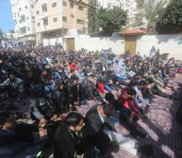 صلاة الجمعة أمام مقر الصليب الأحمر في غزة  ‫(39387659)‬ ‫‬