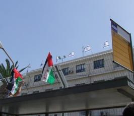 مسيرة حاشدة وسط القدس المحتلة تضامنا مع الأسرى في معركة الأمعاء الخاوية