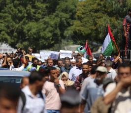 الاحتجاجات أمام مقر الأونروا رفضاً للتقليصات ‫(1)‬ ‫‬.JPG