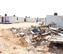 استمرار العمل بالكرفانات في منطقة خزاعة شرق خانيونس