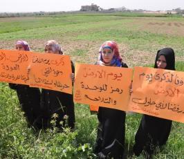 بالصور:في ذكرى يوم الأرض.. غزيون يزرعون الأشجار على الحدود