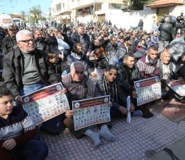 صلاة الجمعة أمام مقر الصليب الأحمر في غزة  ‫(39387649)‬ ‫‬