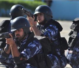 بالصور:وزارة الداخلية بغزة تخرج دورة شرطية بعنوان "مظلة الوطن"
