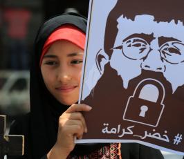 سلسلة بشرية بغزة تضامناً مع الشيخ عدنان والأسرى المضربين ‫(30438810)‬ ‫‬
