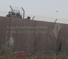 قوات الاحتلال تقمع مسيرة بلعين الأسبوعية المنددة ببناء الجدار الفاصل