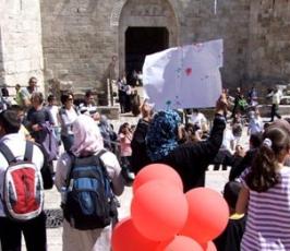 أطفال القدس يرسمون لمدينتهم وللأسرى بباب العامود