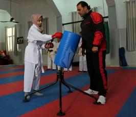 مكفوفون يمارسون لعبة الكاراتيه بمدينة غزة ‫(39191056)‬ ‫‬