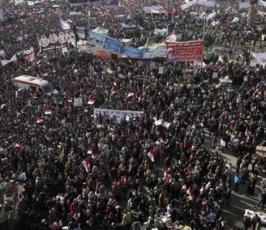 المصريون يحتفلون بذكرى ثورة 25 يناير