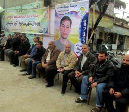 بالصور:الجهاد بالوسطى تنظم خيمة تضامن للأسرى المضربين عن الطعام
