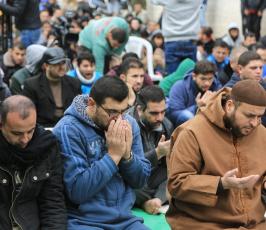 صلاة الجمعة تضامن مع الاسرى ‫(38863377)‬ ‫‬