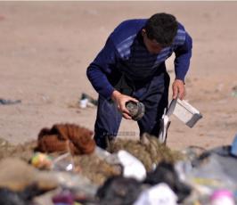 بالصور: كيف تحول مقلب قمامةإلى مصدر رزق الكثير من العائلات في غزة؟