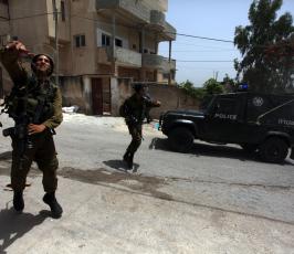 خاص فلسطين اليوم..قوات الاحتلال تقمع مسيرة كفر قدوم المنددة بالاستيطان