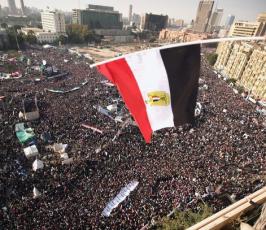 المصريون يحتفلون بذكرى ثورة 25 يناير