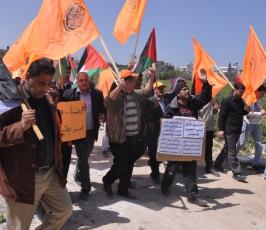 بالصور:في ذكرى يوم الأرض.. غزيون يزرعون الأشجار على الحدود
