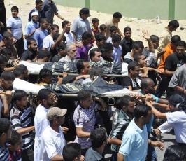  جماهير خانيونس تشيع شهدائها من مسجد أهل السنة ومسجد عباد الرحمن