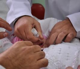 حملة تطعيم الأطفال ضد الشلل