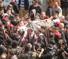 سرايا القدس تُودع أحد مجاهديها بلواء الوسطى في موكب مهيب
