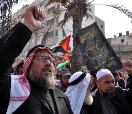 جماهير في المسيرة