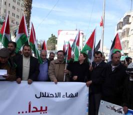 خاص فلسطين اليوم...تظاهرة لإنهاء الانقسام وسط رام الله