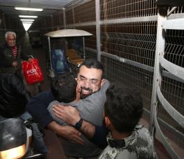لأسير فراس أبو زيد حفيد خنساء فلسطين الحاجة أم رضوان الشيخ خليل يتنسم عبق الحرية  (1)