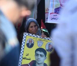 مهجة القدس تنظم وقفة احتجاجية أمام الصليب الاحمر تضامنا مع الاسرى المرضى