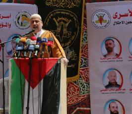  صلاة الجمعة امام مقر الصليب الاحمر بغزة تضامنا مع الاسرى في سجون الاحتلال ‫(39649799)‬ ‫‬