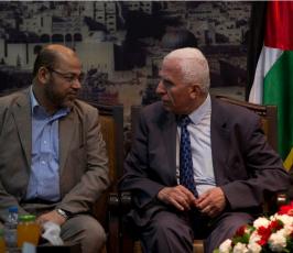 بالصور:هنية يستقبل وفد المصالحة برئاسة عزام الاحمد في منزله بمخيم الشاطئ