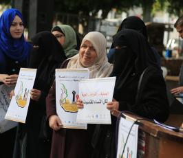 وقفة نسائية بساحة الجندى المجهول بغزة لدعم النساء المقدسيات فى وجه الاحتلال ‫(38076931)‬ ‫‬