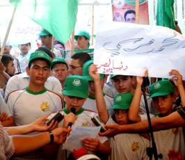 أهالى الاسرى يهللون فرحاً بمرسى بالصليب الاحمر بغزة