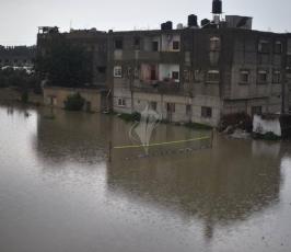   إجلاء مواطنون بعد غرق بعض المنازل فى رفح ‫(31056268)‬ ‫‬