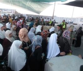  في الجمعة الاولى بشهر رمضان..آلاف المواطنين يزحفون نحو القدس لتأدية الصلاة