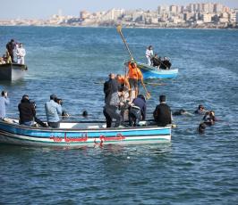  تنظيف حوض ميناء غزة برا وبحرا   ‫(1)‬ ‫‬.JPG