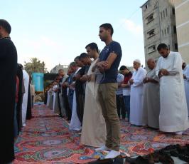 الجهاد الإسلامي يصلي العيد أمام منزل الشهيد الإعداد كامل الإعداد بغزة ‫(37945866)‬ ‫‬