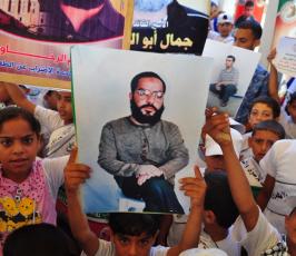 اعتصام اهالى الاسرى بالصليب الاحمر بغزة