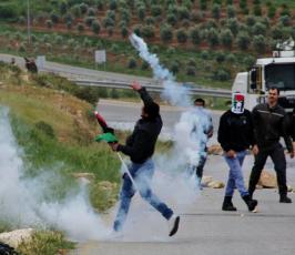 الاحتلال يقمع مسيرة النبي صالح ويعتدي على الاطفال في "جمعة الطفل الفلسطيني"