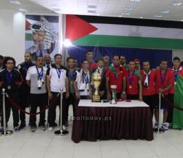 وصول المنتخب الفلسطيني لكرة القدم الى رام الله ولقاء الرئيس عباس