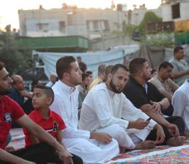 الجهاد الإسلامي يصلي العيد أمام منزل الشهيد الإعداد كامل الإعداد بغزة ‫(1)‬