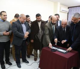  طابعًا بريديًا خاصًا بالصحفي الفلسطيني ‫(29811082)‬ ‫‬