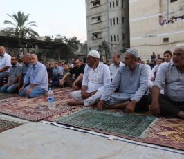 الجهاد الإسلامي يصلي العيد أمام منزل الشهيد الإعداد كامل الإعداد بغزة ‫(37945893)‬ ‫‬