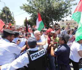 الشرطة الفلسطينية تقمع تظاهرة منددة بالعودة للمفاوضات في رام الله