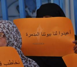 وقفة نسائية للمطالبة بتسريع عملية الاعمار