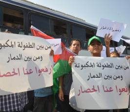 وقفة لاطفال غزة داخل ميناء غزة البحرى